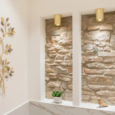 Апартаменти Golden Chic - Citta Alta *